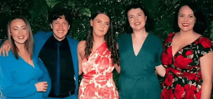 谢周三vs斯旺西_女子查个基因结果查出350个兄弟姐妹？他爹这是到处撒种啊谢周三vs斯旺西！