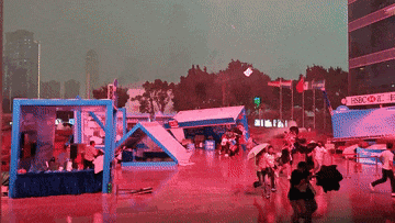 皇冠信用APP下载_广州天河城广场摊位被大风掀翻皇冠信用APP下载，官方：初步确认无人员伤亡