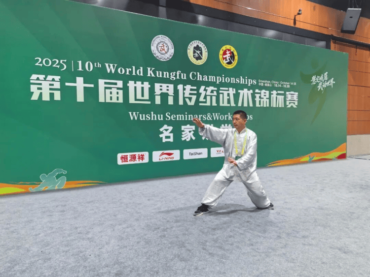 皇冠信用盘如何注册
_山西大同师范高等专科学校教师燕军在世界武术锦标赛斩获双奖